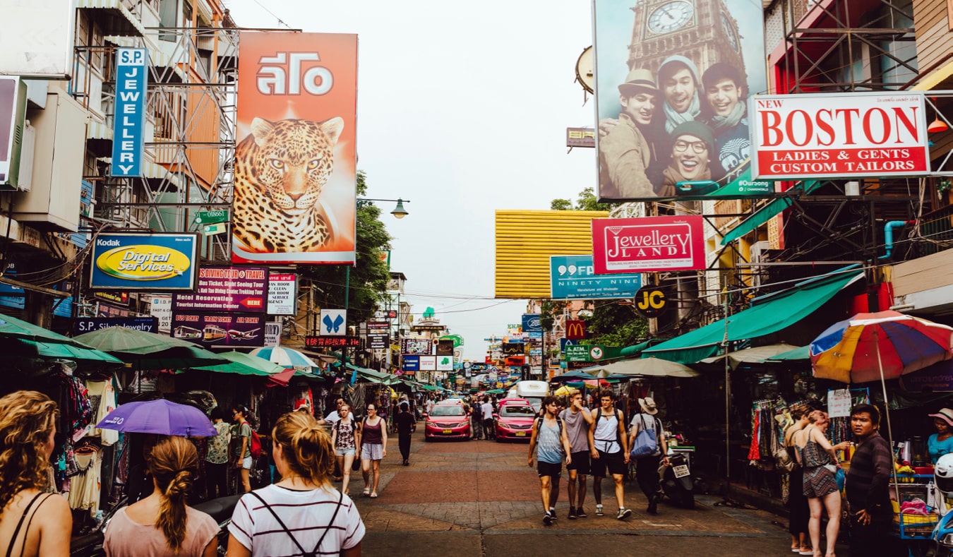 泰国曼谷考山路繁忙的街道