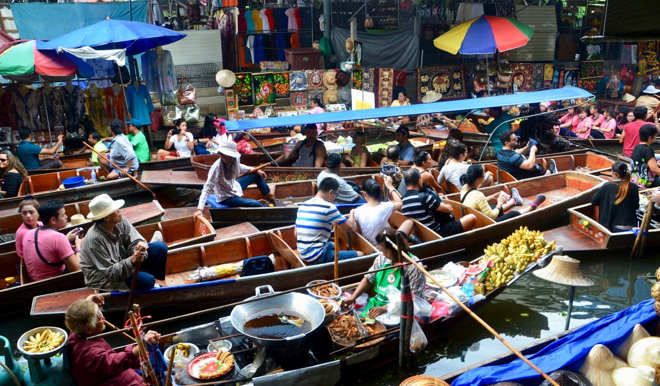 泰国曼谷繁忙的水上市场