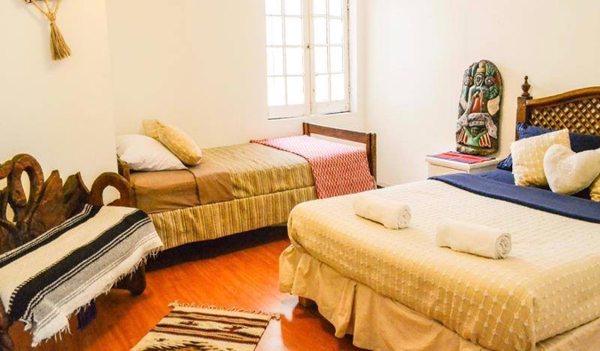 Homey room with double bed and twin bed at Hostel Home, Mexico City