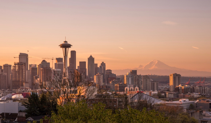 The skyline of Seattle featuring the Space Need and Mount Rainier in the background