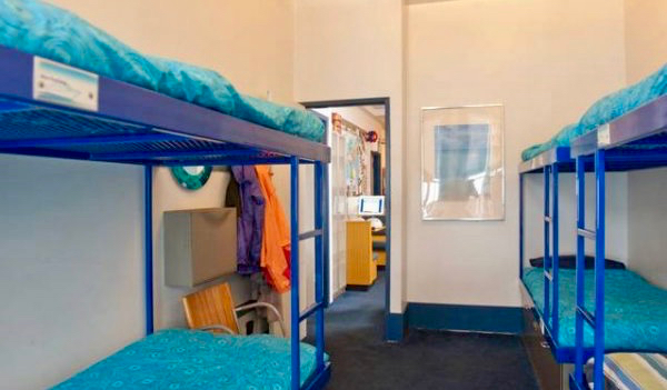 The dorm room of the Pacific Tradewinds hostel in San Francisco, USA