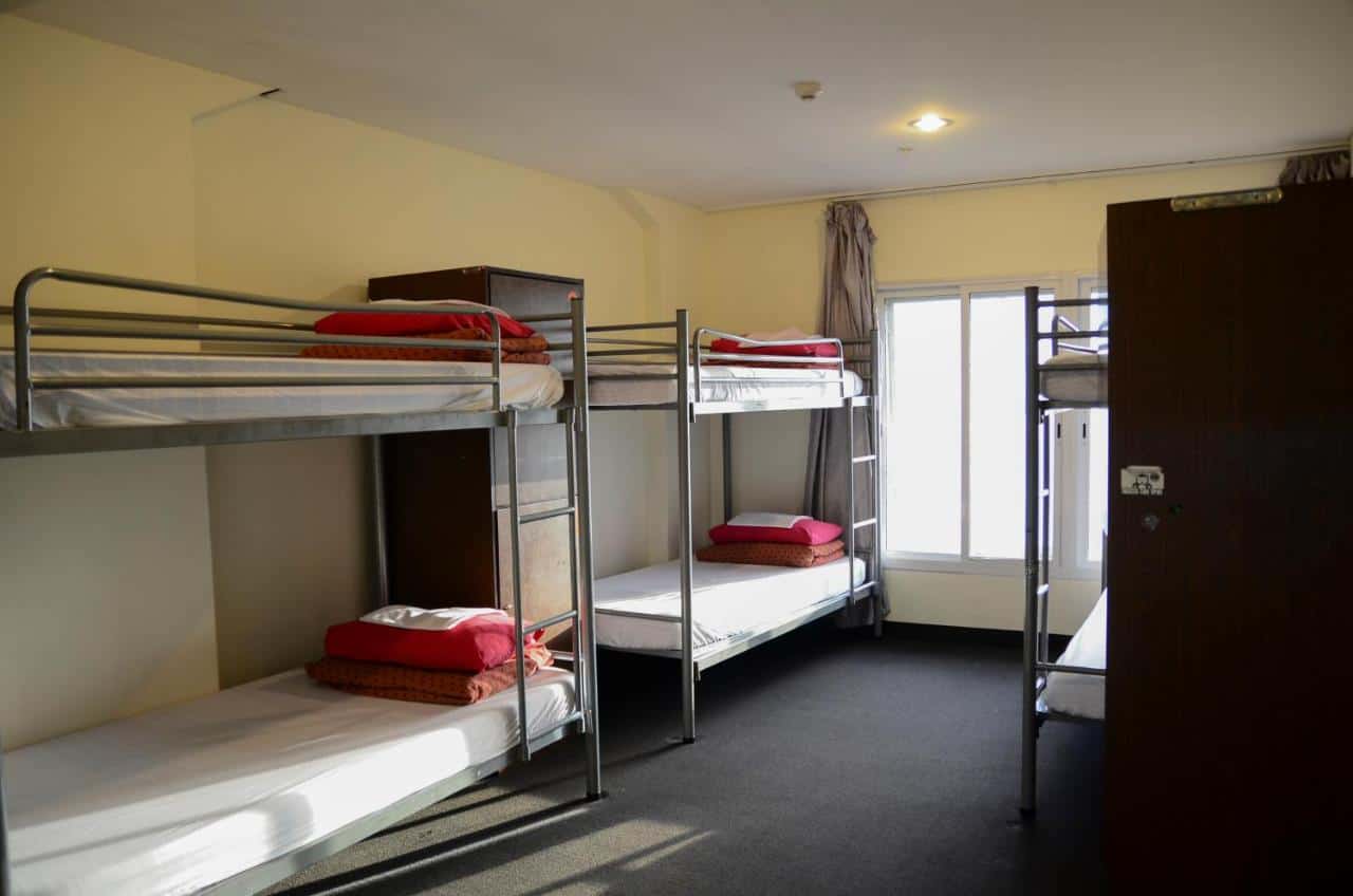 澳大利亚悉尼乔治旅舍790号有两张双层床的宿舍房间