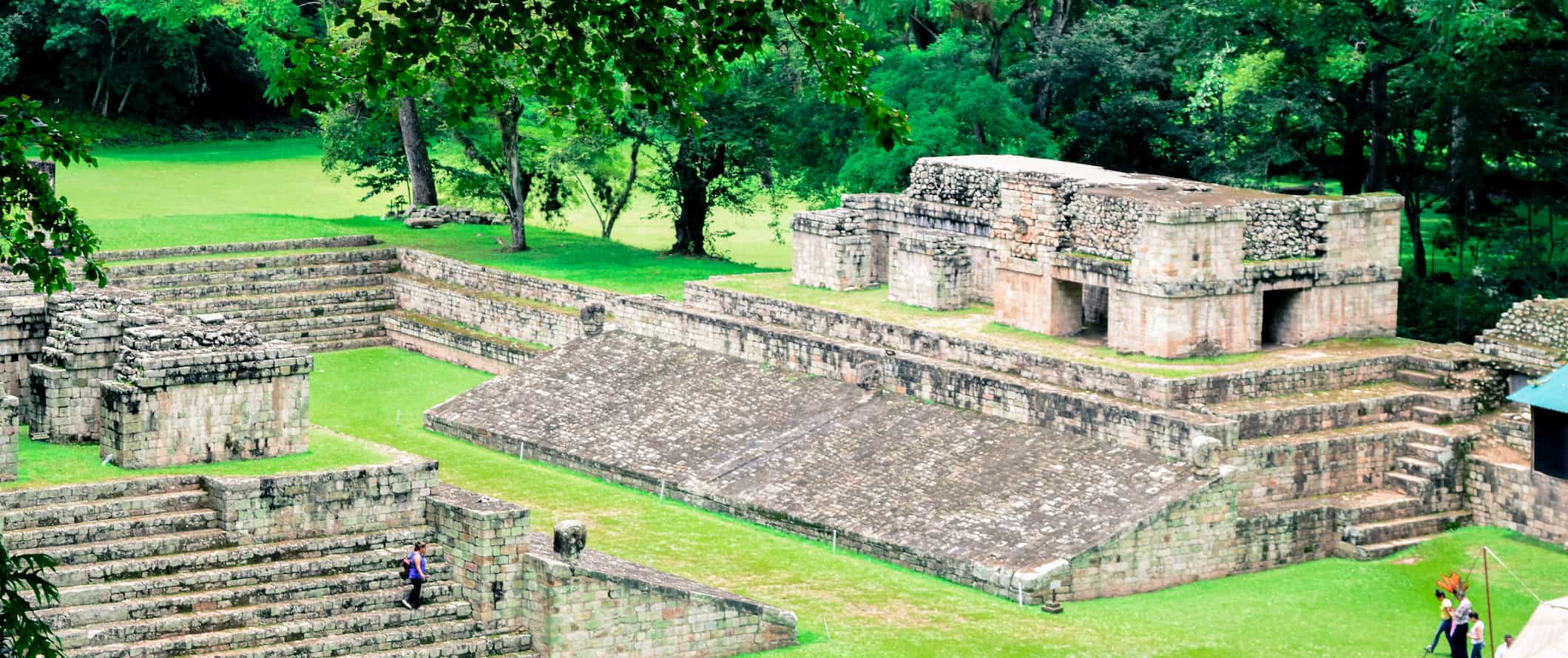 被洪都拉斯丛林包围的古科潘遗址