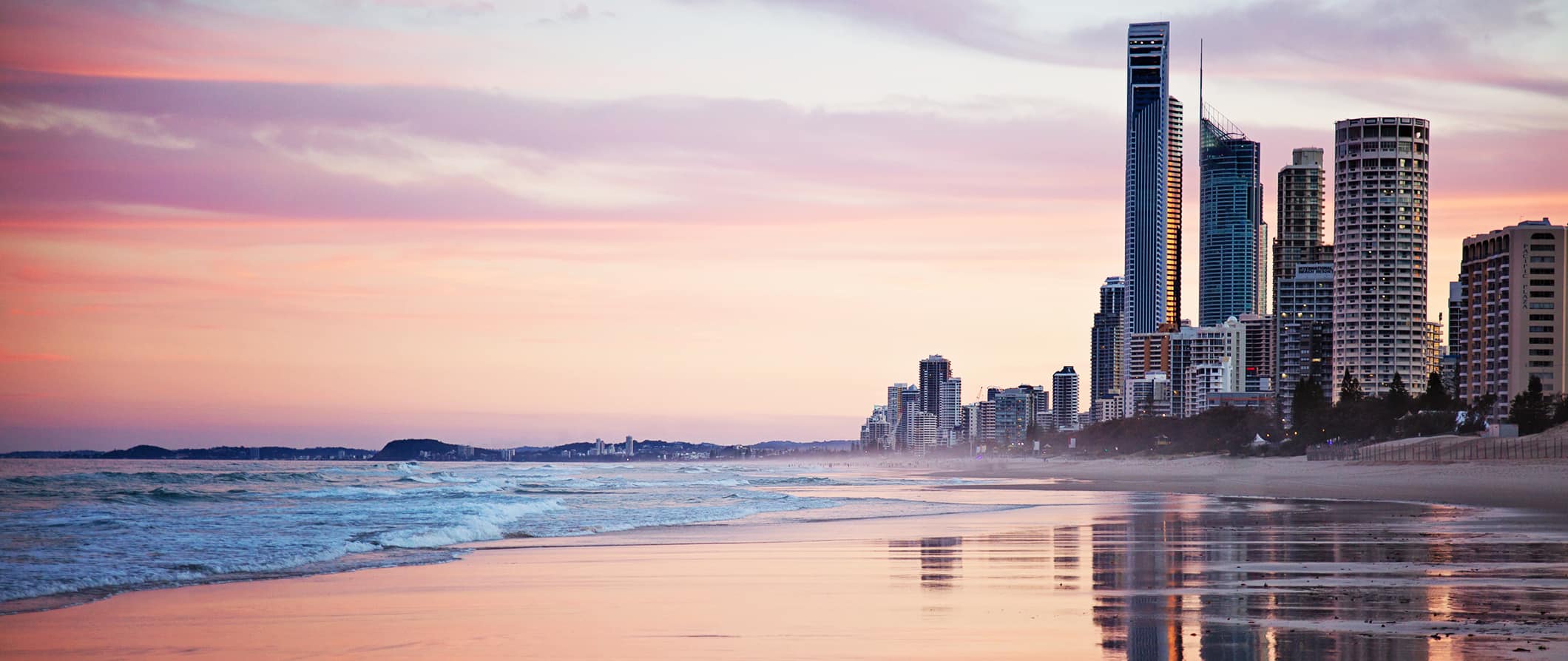 日落时分的澳大利亚城市和海滩