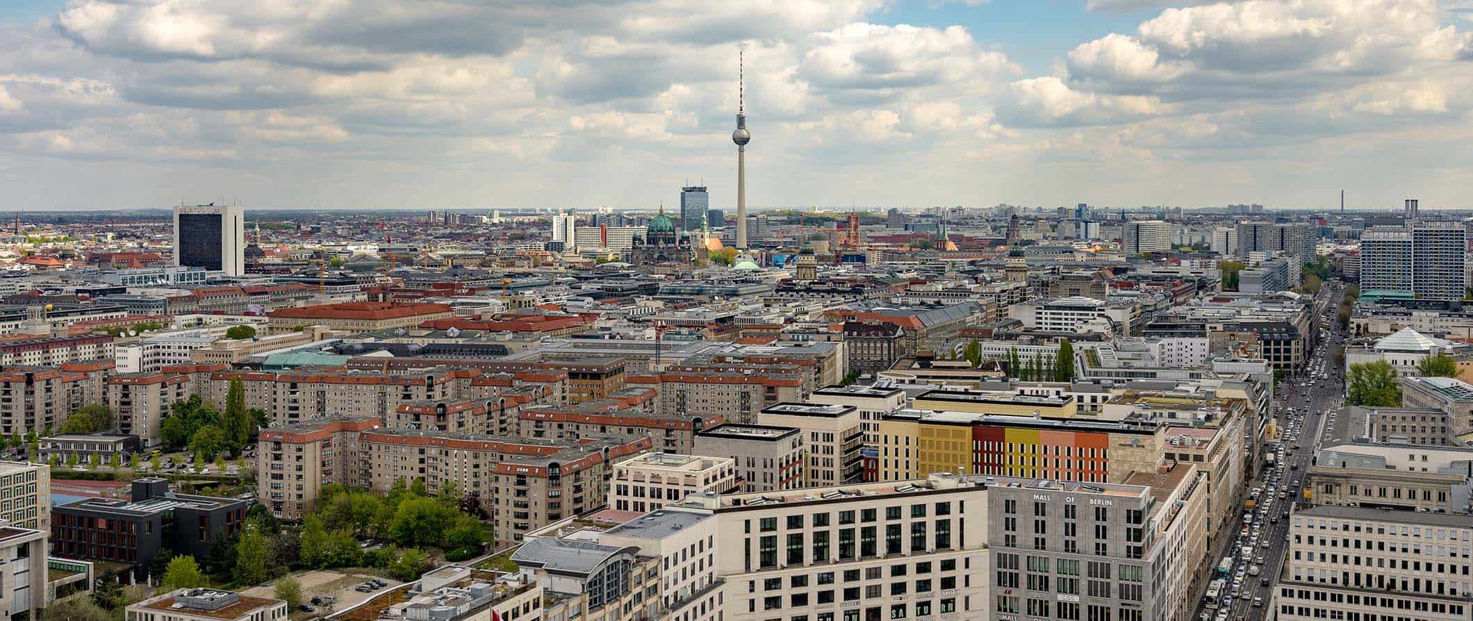 柏林的屋顶和电视塔的景色