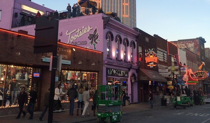 A lively street of music bars in Nashville, Tennessee at night