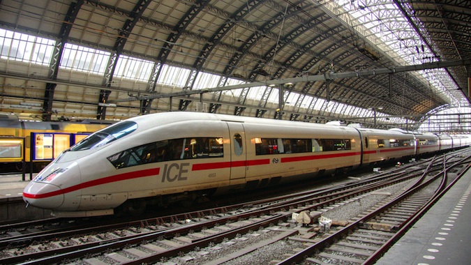 持有欧洲铁路通票在欧洲乘坐火车旅行