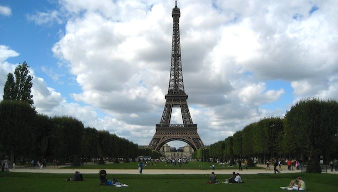 法国巴黎埃菲尔铁塔的迷人景色