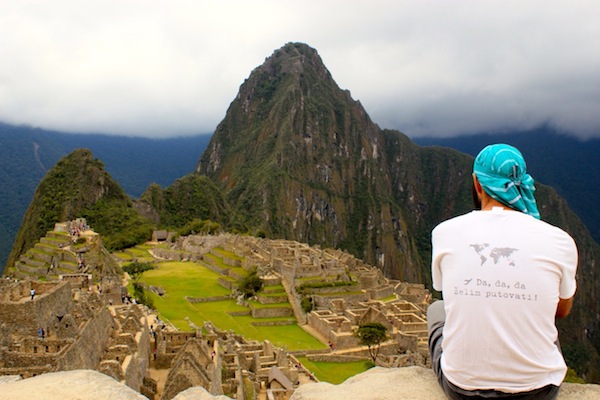 托米斯拉夫欣赏秘鲁马丘比丘的景色