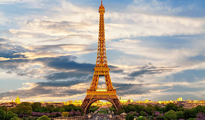 巴黎最好的旅馆，埃菲尔铁塔在黄金时段拍摄