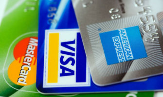 各种商业信用卡，包括维萨、万事达和美国运通卡