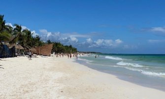 墨西哥图卢姆一个阳光明媚的海滩