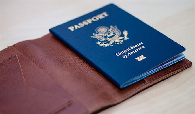 一张美国护照的照片