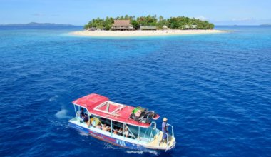 斐济的船和小岛屿