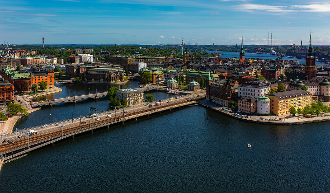 瑞典的一座城市从港口望向这座城市