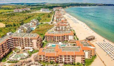 保加利亚拥挤的阳光海滩
