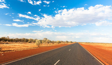 澳大利亚内陆的一条宽阔的道路