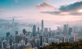 在黄金时段俯瞰香港美丽的天际线