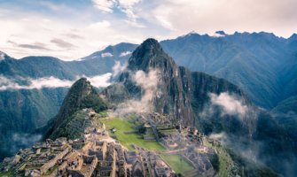 Machu Picchu，秘鲁，包围雾和云