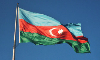 阿塞拜疆国旗在风中飘扬