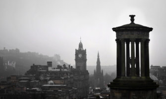 爱丁堡市的黑白照片