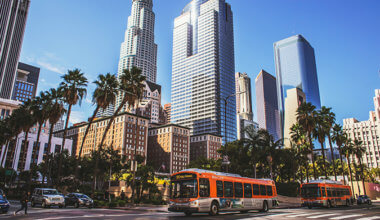 洛杉矶有公共汽车的街景