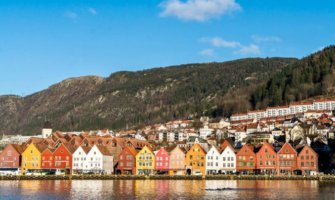夏天的挪威卑尔根，历史悠久、色彩丰富的老建筑