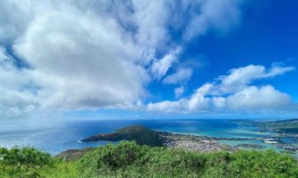 夏威夷瓦胡岛岛上的明亮的蓝天