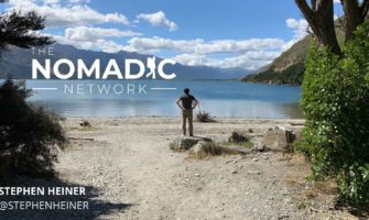 一位独奏男性旅行者在新西兰