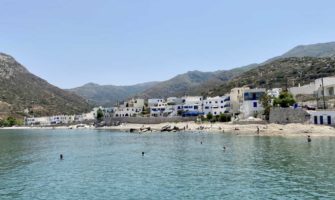 在纳克索斯，希腊的一个轻松的海滩